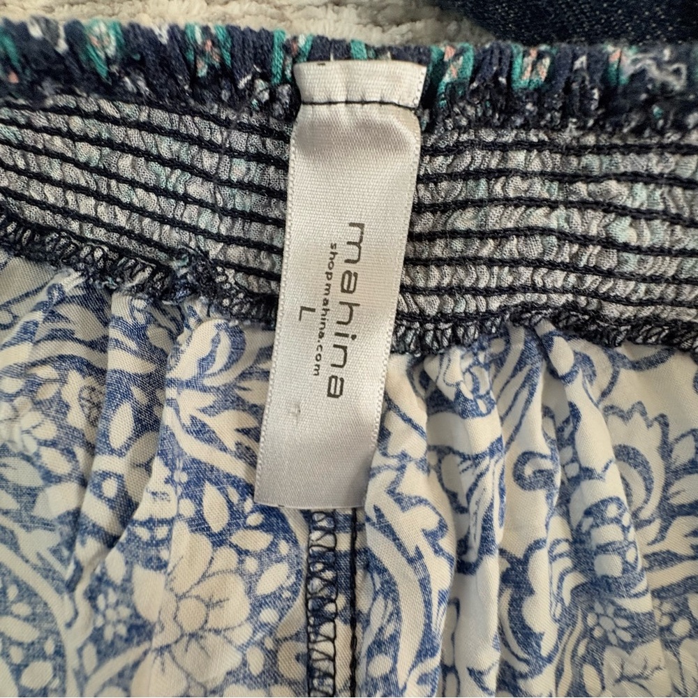 Mahina Adorable Blue and White Patterned Flowy Maxi Dress - Picture 3 of 6
